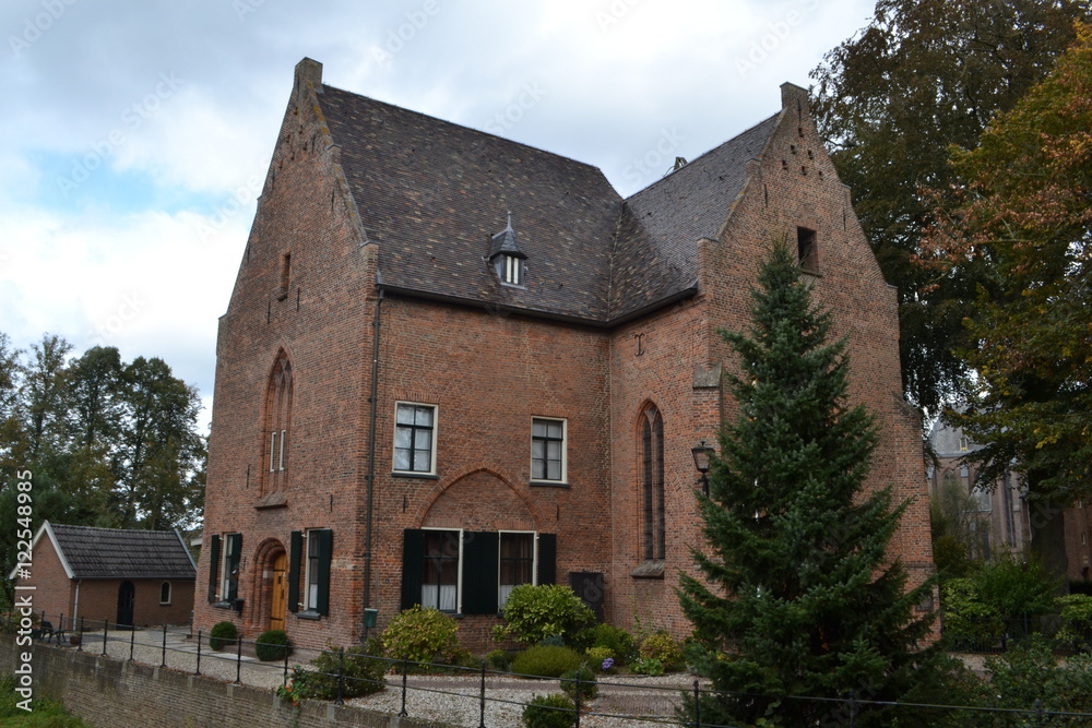 kerk behorend bij kasteel Huis Bergh in 's Heerenberg