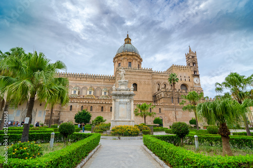 Metropolitan Cathedral of the Assumption of Virgin Mary in Palermo © dmitr86
