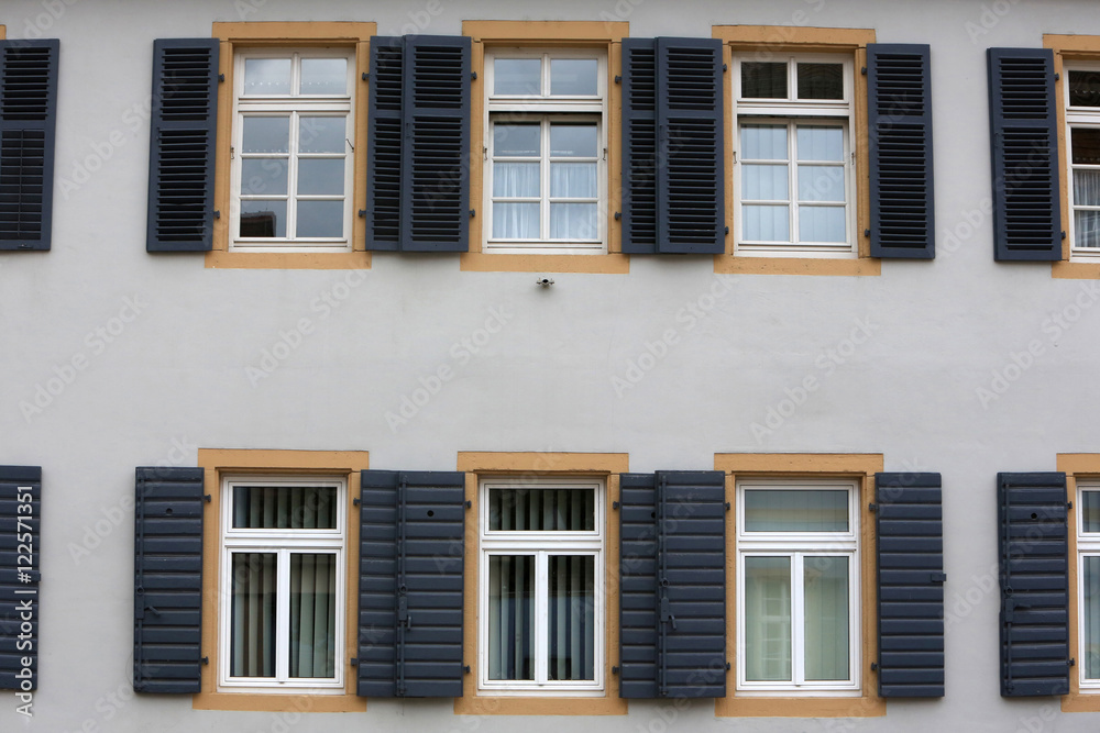 Fototapeta premium Fenêtres. Habitation.