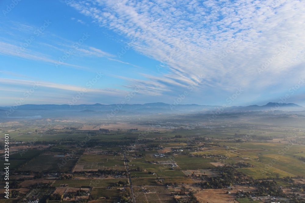 Obraz premium Sonoma and Napa Valley at sunrise from a hot air balloon
