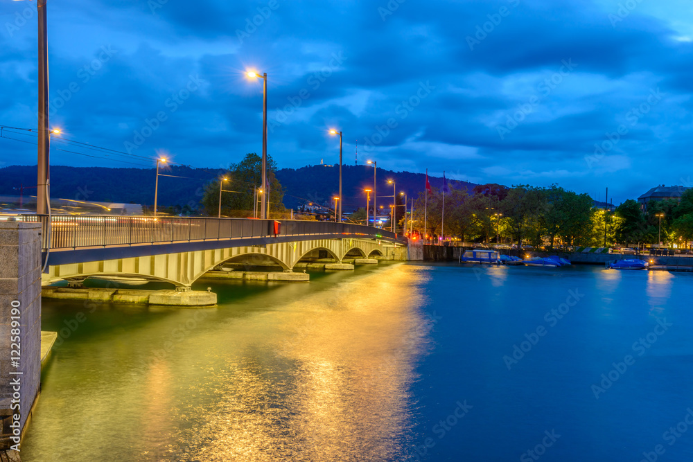 Obraz premium Night view of historic Zurich city center on summer, Canton of Zurich, Switzerland.