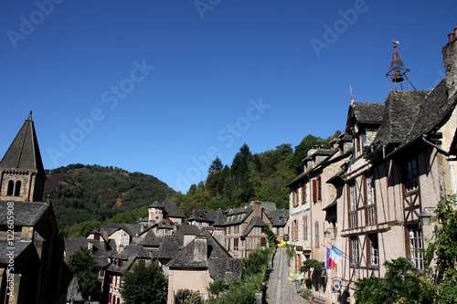 Conques, village médiéval en aveyron photo