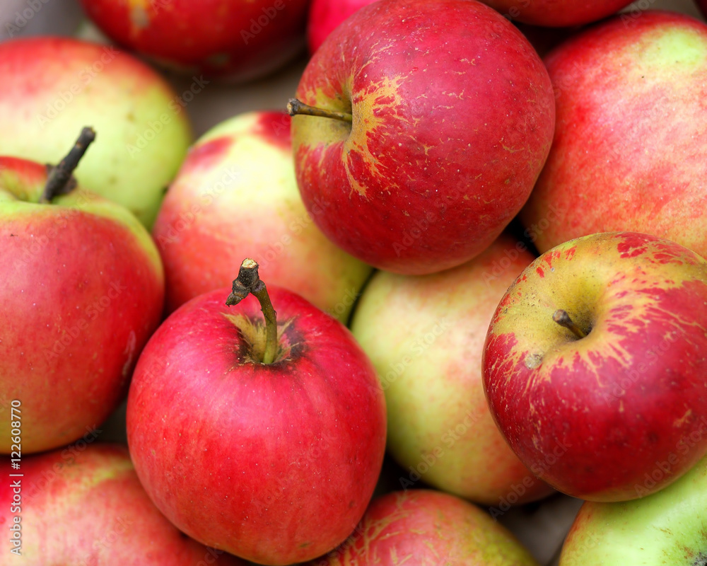 Red apples Red apples