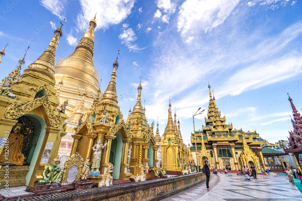 Fototapeta premium landscape of Shwedagon Pagoda