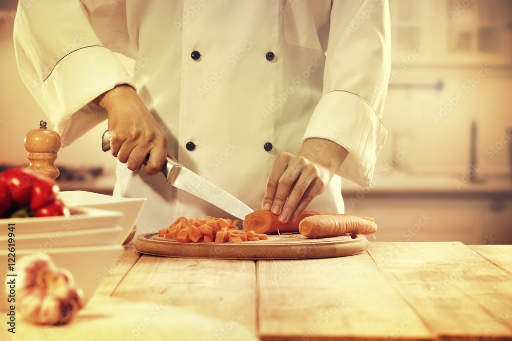 Obraz premium cook in kitchen 