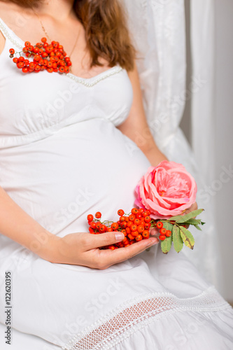 Животик беременной женщины