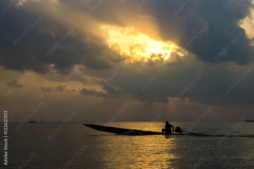 Naklejka premium sunset sky over lake, Thailand.