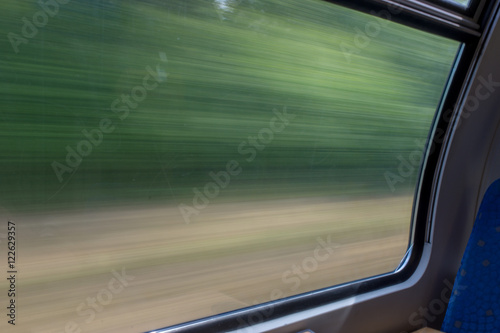 Zug Fenster während Fahrt