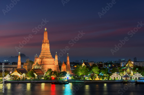 Wat Arun temple © 24Novembers