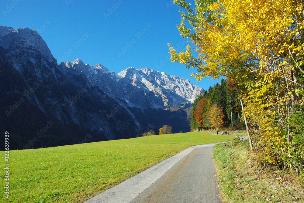Fototapeta premium The Hoher-Göll from Gasteig near Golling
