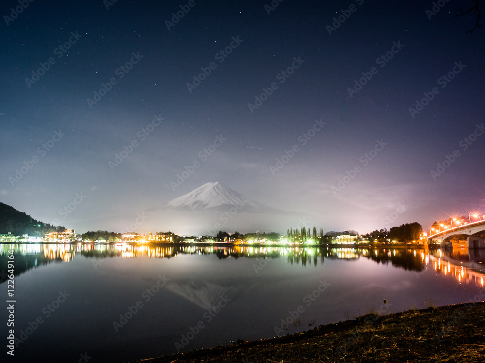 富士山と星と河口湖