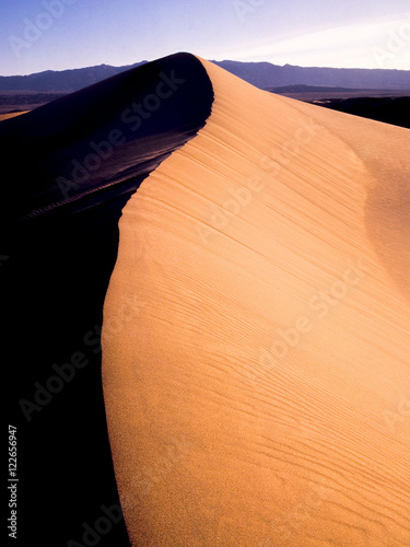 Fototapeta Naklejka Na Ścianę i Meble -  Sand dune at sunrise, Stowe Pipe Wells, Death Valley National Park, CA USA