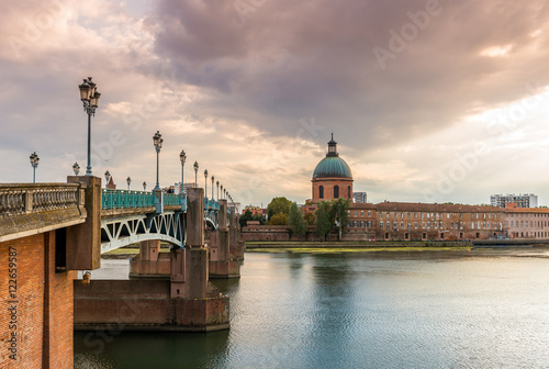 Le Pont Saint Pierre et la Grave à Toulouse en Occitanie, France