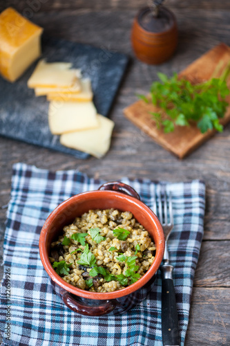 Risotto wit brown rice, mushrooms and turmeric