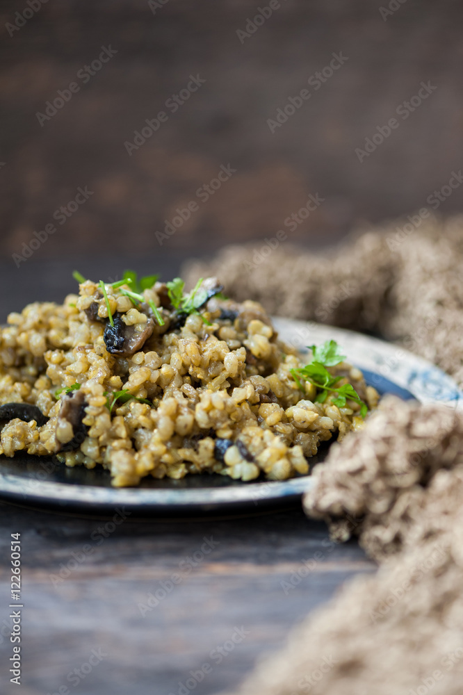 Risotto with brown rice, mushrooms and turmeric Risotto with brown rice, mushrooms and turmeric