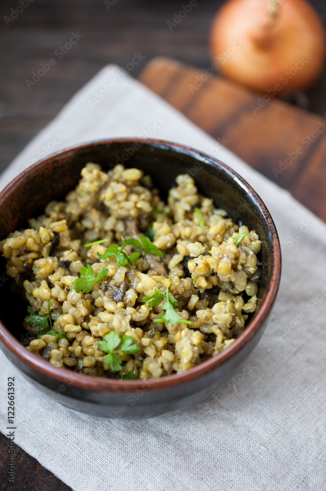 Risotto with brown rice, mushrooms and turmeric Risotto with brown rice, mushrooms and turmeric