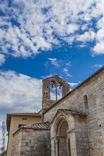 Fototapeta Naklejka Na Ścianę i Meble -  Collegiate church of Sts Quiricus and Julietta in San Quirico 