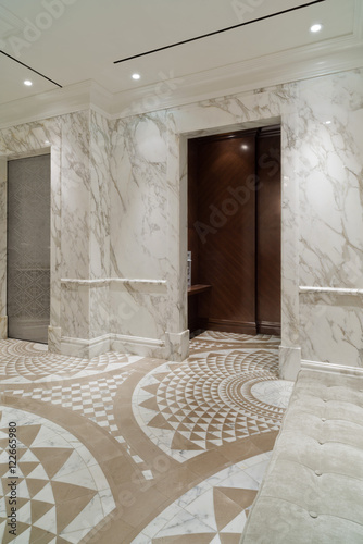 Entrance hallway with lift 