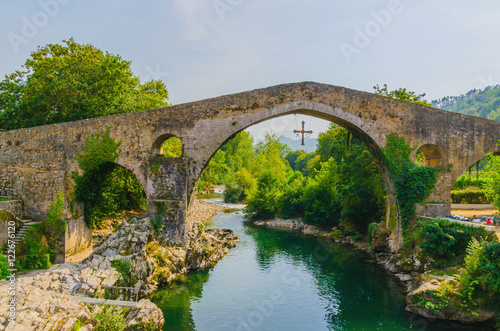 Roman bridge in cangas de onis © Alfonsodetomas