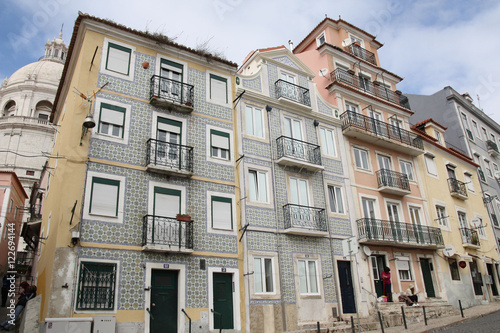 Lisbonne - Alfama  la maison de fa  ence sous le panth  on 