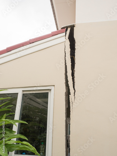 cracks in walls of home, errors construction build in