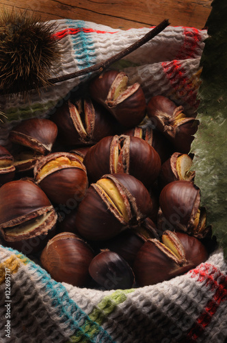 Roasted chestnuts жареные каштаны Caldarroste печени костени Castagne Castañas asadas Prażone Piemonte kasztany 烤栗子 Marroni Castane Castagna prăjite Caldarrosta photo