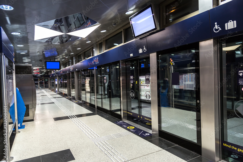 Fototapeta premium Dubai Metro