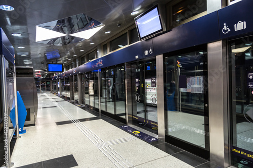 Canvas Print Dubai Metro