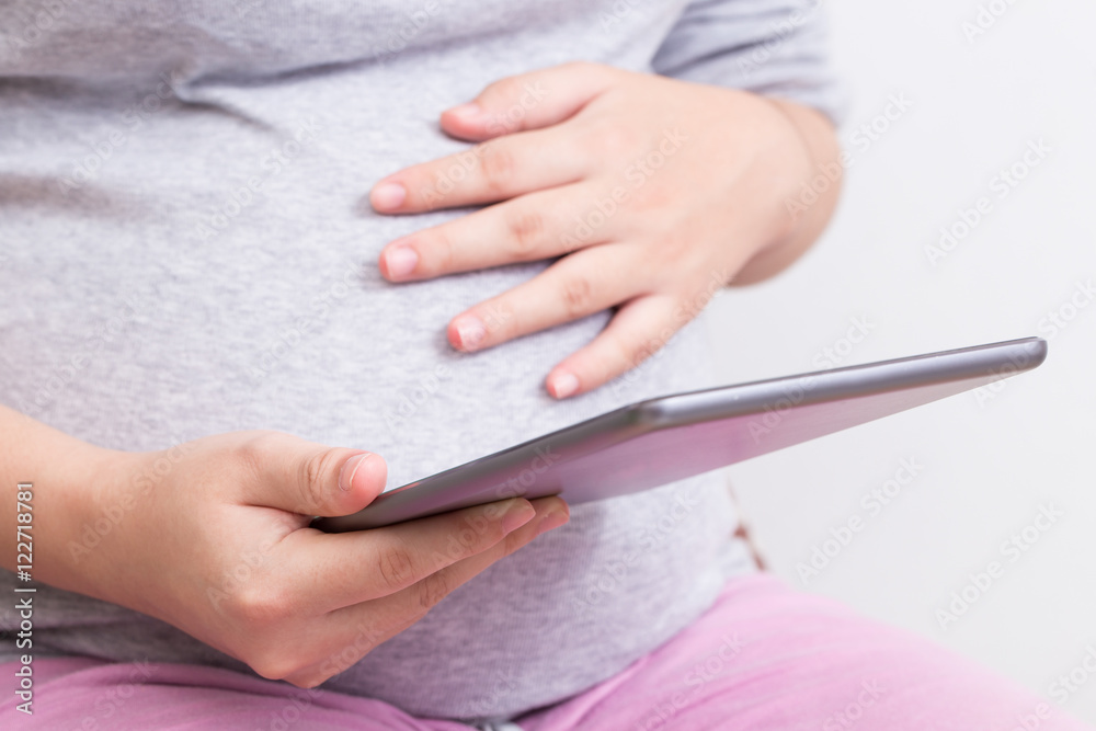 Pregnant woman using a tablet