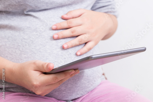 Pregnant woman using a tablet