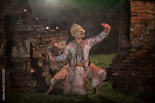 Konstfotografi STRICTLY KHON DANCING (HANUMAN): PERFORMERS of one of Thailand's most highly reg