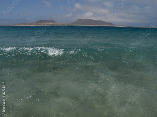 Isla en el horizonte