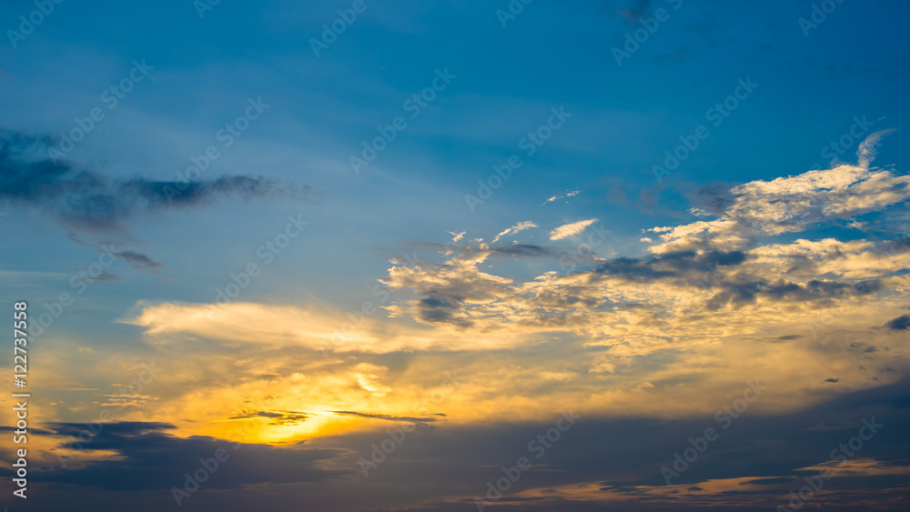 Obraz premium Nice sunset sky with clouds