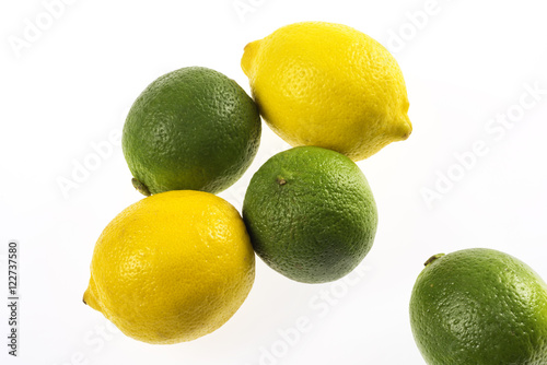 Fototapeta Naklejka Na Ścianę i Meble -  Green and yellow lemons