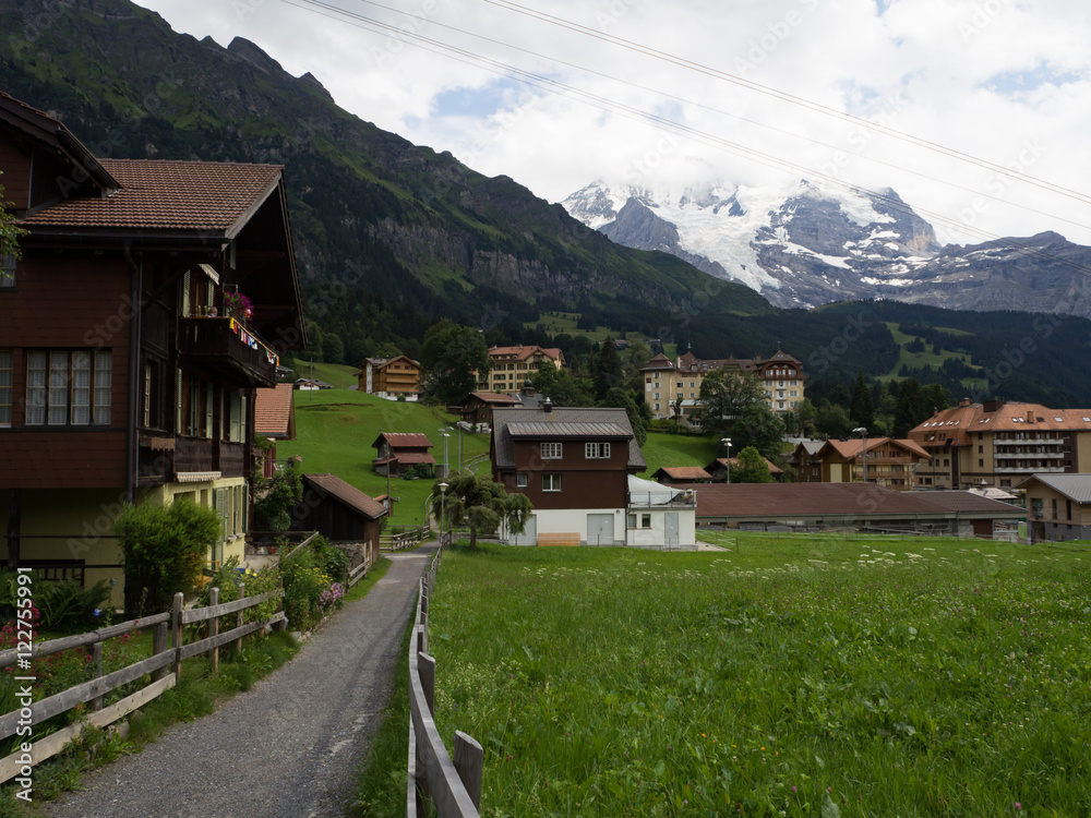 Obraz premium precioso pueblo de Wengen en Suiza, verano de 2016 OLYMPUS DIGITAL CAMERA