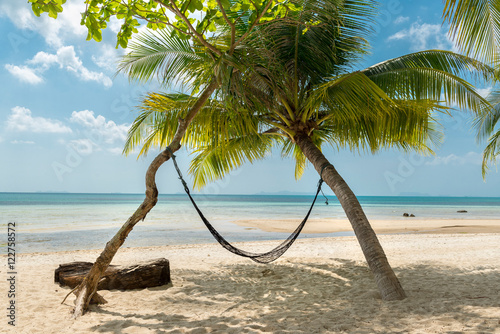 Fototapeta Naklejka Na Ścianę i Meble -  Hammock and palms on the beach resort at Koh Samui Island Thaila