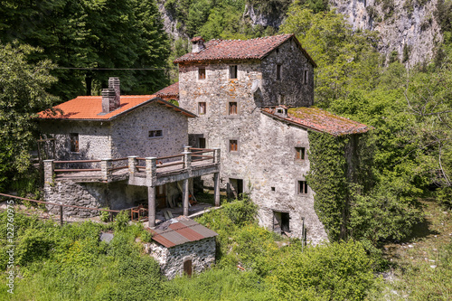 Obraz na plátně Provin Lucca, Barga, Isola Santa, Italien, Toscana, Urlaub, Reisen,Sehenswürdigk