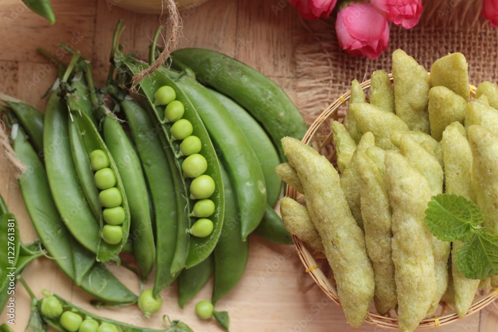 Peas crispy baked and fresh green peas pod. Peas crispy baked and fresh green peas pod.