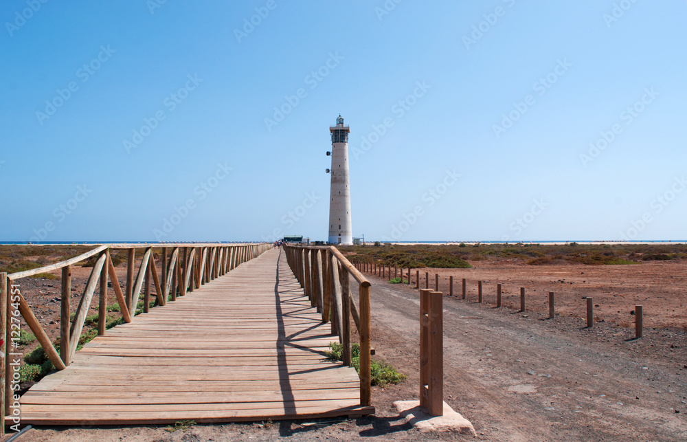Fuerteventura, Isole Canarie: la staccionata di legno e il faro di Morro Jable, il più alto delle Canarie, inaugurato nel 1991, il 7 settembre 2016 Fuerteventura, Isole Canarie: la staccionata di legno e il faro di Morro Jable, il più alto delle Canarie, inaugurato nel 1991, il 7 settembre 2016