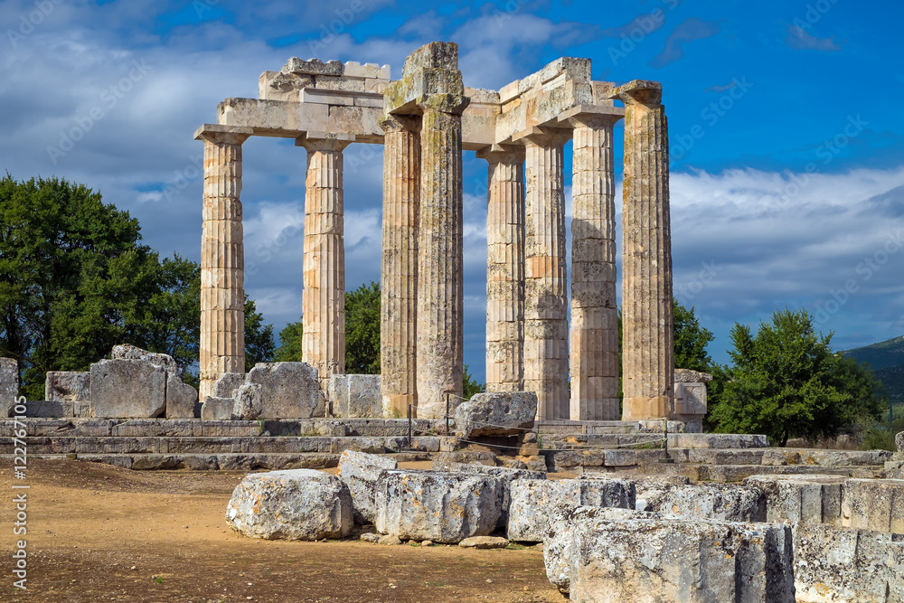  Zeus Tempel von Nemea. In den Weinbergen von Nemea,  Griechenland, Peloponnes16131.jpg