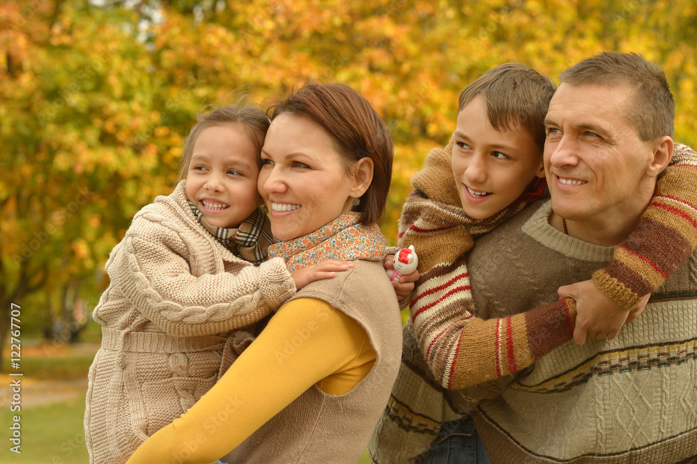 Fototapeta premium Family relaxing in autumn park