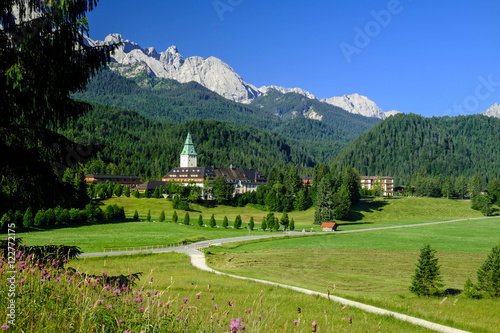 Elmau mit Wettersteinpanorama photo