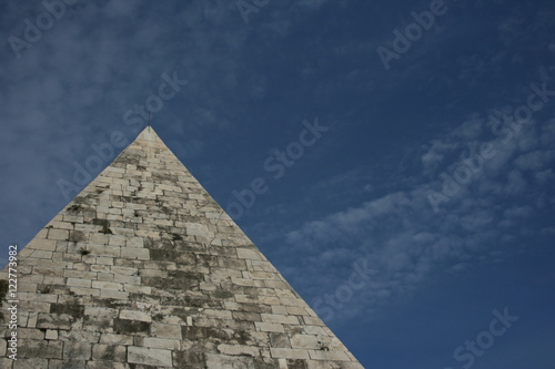 Piramide Cestia, Roma