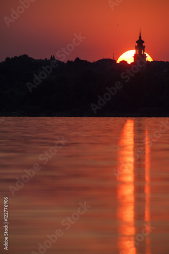 Sonnenuntergang mit Kirche, Balaton / Ungarn