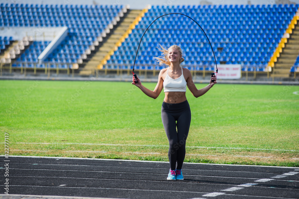 Obraz premium Training / Young woman training with a jumping rope