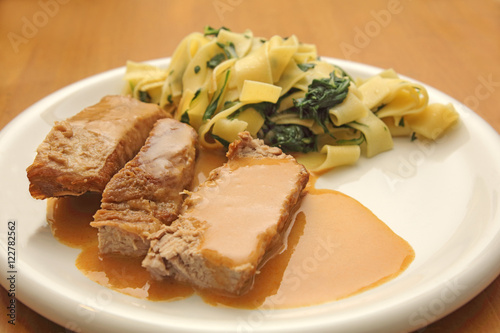 Kalbsbraten mit Bandnudeln photo