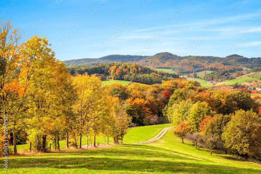Wunschmotiv: Bunte Herbst Landschaft in Deutschland #122801575