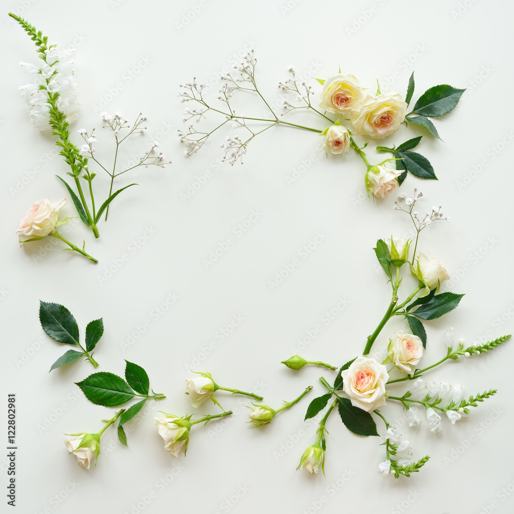 Assorted roses heads on white background. Flowers and leaves scattered on a table, overhead view wallpaper. Flat lay, top view. Nice border. Assorted roses heads on white background. Flowers and leaves scattered on a table, overhead view wallpaper. Flat lay, top view. Nice border.