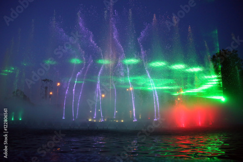 Color fountain show © bluejeansw