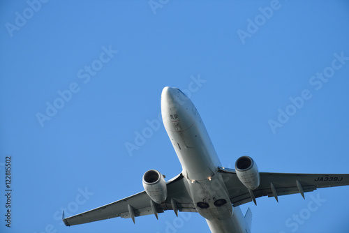 B737